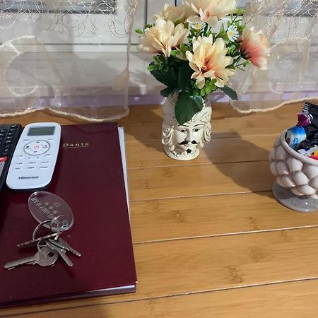 Bb Dante Bed & Breakfast Messina Bagian luar foto
