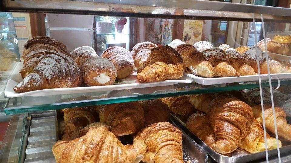 Bb Dante Bed & Breakfast Messina Bagian luar foto