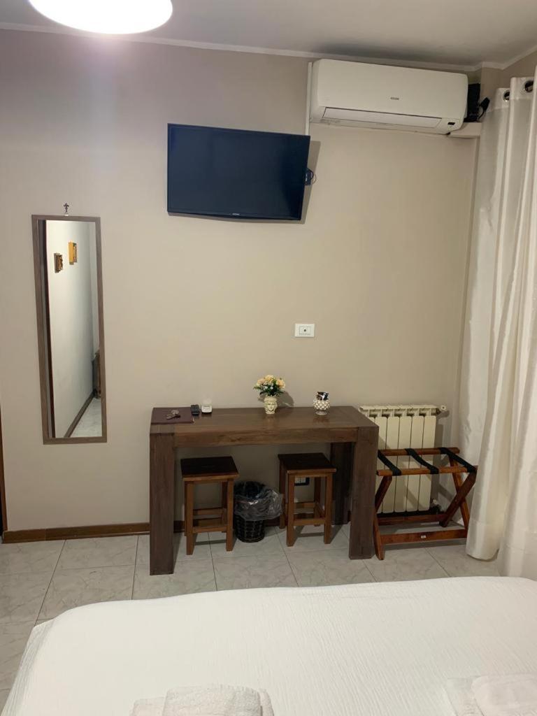 Bb Dante Bed & Breakfast Messina Bagian luar foto